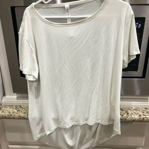 Lululemon shirt shorter in front than back